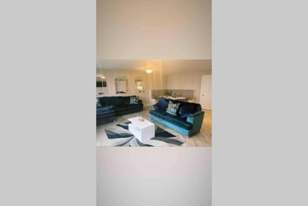 Luxurious Beach Front Apartment In 포트러시 외부 사진