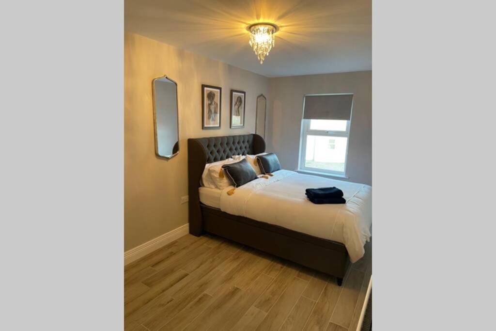 Luxurious Beach Front Apartment In 포트러시 외부 사진