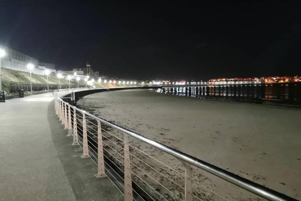 Luxurious Beach Front Apartment In 포트러시 외부 사진