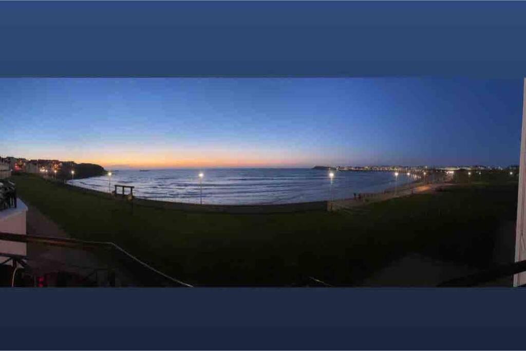 Luxurious Beach Front Apartment In 포트러시 외부 사진