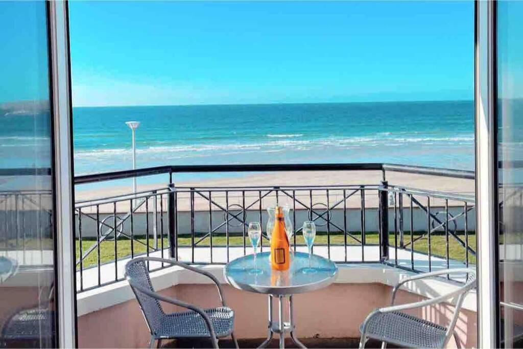 Luxurious Beach Front Apartment In 포트러시 외부 사진
